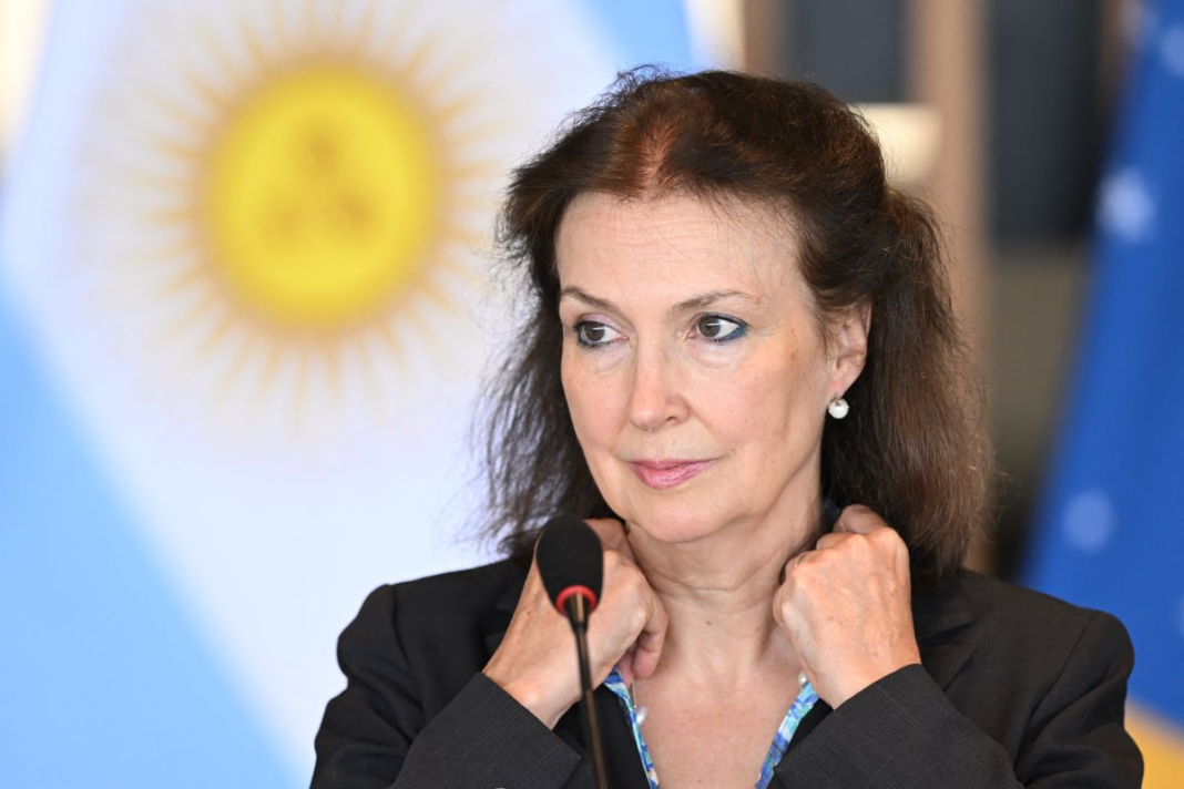 Argentina reitera en la OEA su pedido de salvoconductos a opositores asilados en su embajada en Caracas