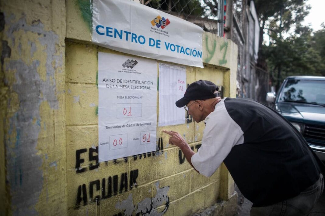 Instalación de mesas en centros de votación comienza con irregularidades Instalación de mesas en centros de votación comienza con irregularidades