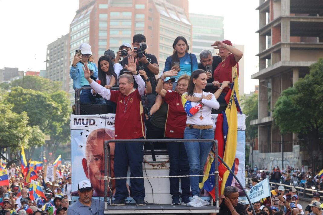 Masiva concentración marca triunfante inicio formal de la campaña electoral de la oposición en apoyo a Edmundo González Urrutia María Corina Machado advierte que vienen los días «más difíciles y delicados» de la historia de Venezuela