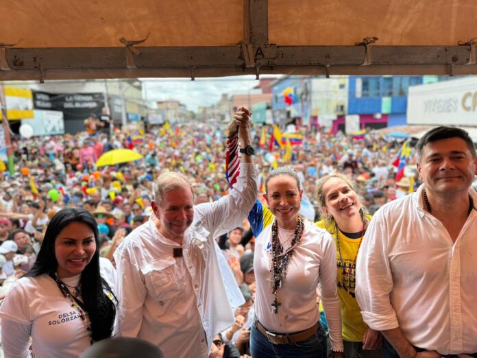 María Corina Machado celebra que hay más de 58 mil comanditos en toda Venezuela