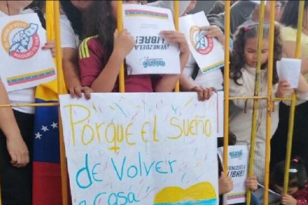 Venezolanos se concentraron frente al lugar donde se reunieron Luis Lacalle Pou y Edmundo González Urrutia
