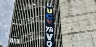 Estudiantes de la UCV desplegaron pancarta en rechazo a la farsa electoral del #25May Estudiantes de la UCV desplegaron pancarta en rechazo a la farsa electoral del #25May