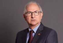 Antonio Ledezma: «Nicolás Maduro tiene sobre su pecho un cartel que lo califica como terrorista» Antonio Ledezma: "Nicolás Maduro tiene sobre su pecho un cartel que lo califica como terrorista"