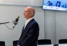 Posponen sentencia de Hugo «El Pollo» Carvajal Posponen sentencia de Hugo "El Pollo" Carvajal, quien sigue cooperando con Estados Unidos para intentar reducir condena