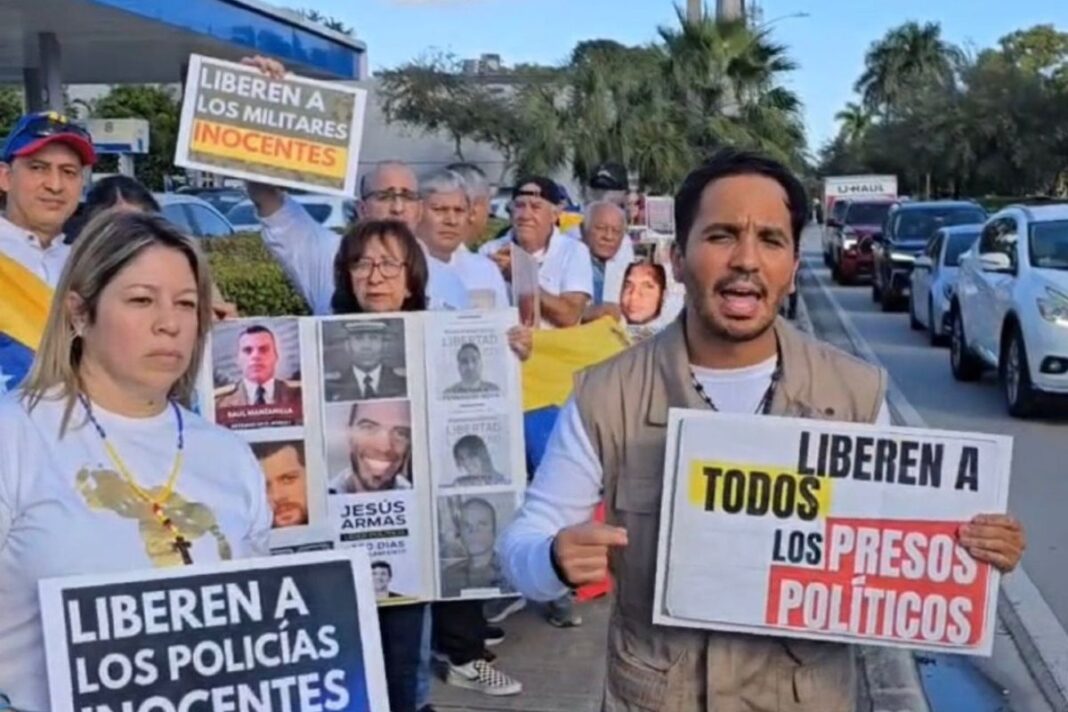 Venezolanos protestaron en Miami para exigir libertad de presos políticos en Venezuela Venezolanos protestaron en Miami para exigir libertad de presos políticos en Venezuela