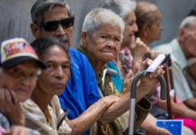 Ciudadana pierde el miedo y increpa al régimen de Nicolás Maduro: «Me voy a arriesgar a que me den «Tun-Tun» Ciudadana pierde el miedo y increpa al régimen de Nicolás Maduro: "Me voy a arriesgar a que me den "Tun-Tun"