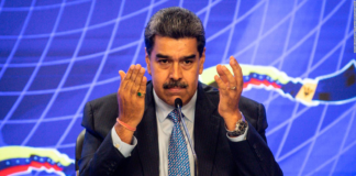 Nicolás Maduro amenazó a ExxonMobil para evitar que perfore en la zona en disputa con Guyana El dictador venezolano Nicolás Maduro ha amenazado a la petrolera ExxonMobil con que no entrará a las costas del Esequibo