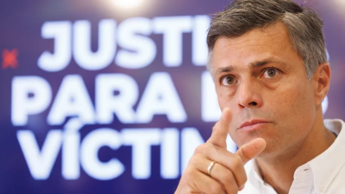 Leopoldo López considera «absurdo» que se hable de un sustituto de María Corina Machado Leopoldo López, considera "absurdo" hablar de un sustituto para María Corina Machado como candidata a las elecciones presidenciales
