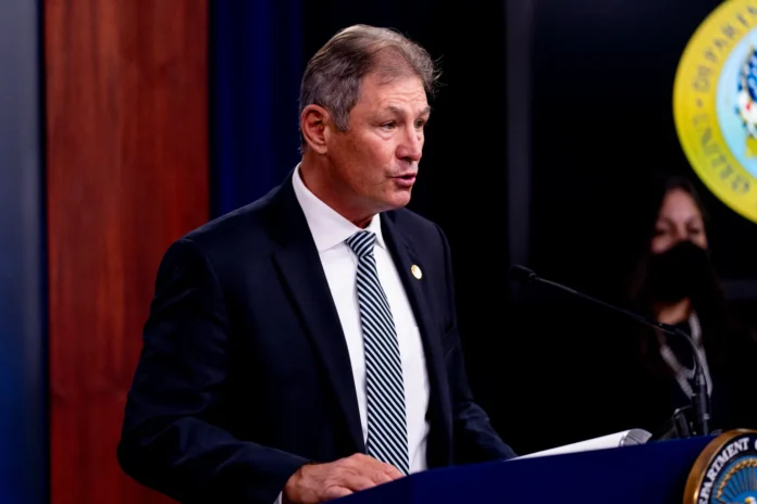 Ex subdirector del FBI: «Venezuela está vaciando sus cárceles para enviar criminales a Estados Unidos» Ex subdirector del FBI: "Venezuela está vaciando sus cárceles para enviar criminales a Estados Unidos"