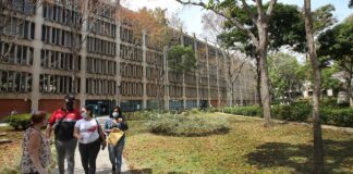 Solo 40% de los jóvenes en Venezuela tiene interés en estudiar una carrera universitaria larga Solo 40% de los jóvenes en Venezuela tiene interés en estudiar una carrera universitaria larga