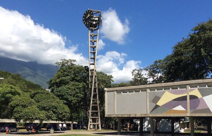 61% de los estudiantes en Venezuela han pensado en abandonar la universidad en el último año 61% de los estudiantes en Venezuela han pensado en abandonar la universidad en el último año