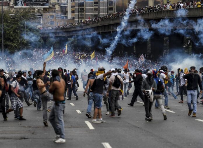 Provea: Van 10 años desde que Maduro aceleró la construcción del andamiaje anti-protestas Provea: Van 10 años desde que Maduro aceleró la construcción del andamiaje anti-protestas