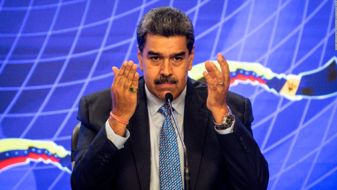 Nicolás Maduro propone reformar la Constitución para incluir cadena perpetua contra corruptos Nicolás Maduro llega a San Vicente y Las Granadinas para participar en cumbre Celac