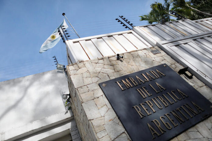 «Régimen de Nicolás Maduro revocó custodia de Brasil sobre Embajada de Argentina en Caracas» Otorgarían salvoconductos a los seis dirigentes de Vente Venezuela refugiados en la Embajada de Argentina en Venezuela