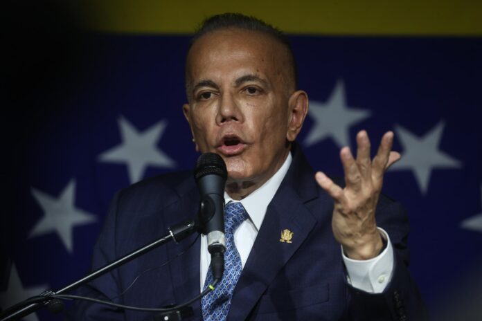 Candidatura de Manuel Rosales provoca reacciones entre los venezolanos Manuel Rosales se justifica: "Me postulé para no negarle la oportunidad a los venezolanos de votar"