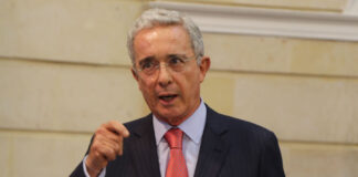 Álvaro Uribe tras detención de dirigentes de equipo de María Corina Machado: «Lo más triste es la falta de reacción contundente del mundo democrático» El expresidente de Colombia Álvaro Uribe ha lamentado la falta de reacción contundente del mundo democrática ante la ola de detenciones contra los dirigentes del partido de María Corina Machado