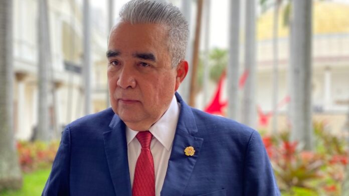 Luis Eduardo Martínez inscribió su candidatura presidencial ante el CNE Luis Eduardo Martínez inscribió su candidatura presidencial ante el CNE