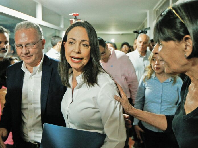 María Corina Machado tras postulación de Manuel Rosales: «Mi candidata es Corina Yoris» Tarek William Saab, emitió siete órdenes de detención contra dirigentes y colaboradores del partido de María Corina Machado