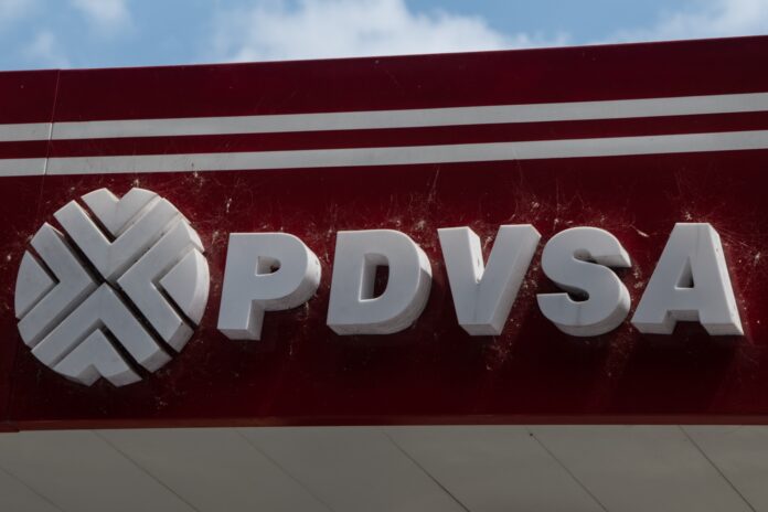Estados Unidos acusa a 10 hombres por violar ley de sanciones a Pdvsa Estados Unidos acusa a 10 hombres por violar ley de sanciones a Pdvsa