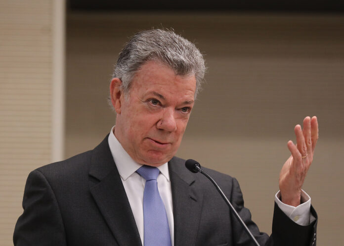 Juan Manuel Santos tilda de «patraña» a la convalidación del TSJ al fraude electoral del régimen de Nicolás Maduro Juan Manuel Santos: "Lula y Petro deben actuar ya por elecciones libres en Venezuela"