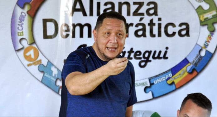 Sala Constitucional del TSJ entrega a José Dionisio Brito la tarjeta electoral de Primero Justicia Sala Constitucional del TSJ entrega a José Dionisio Brito la tarjeta electoral de Primero Justicia