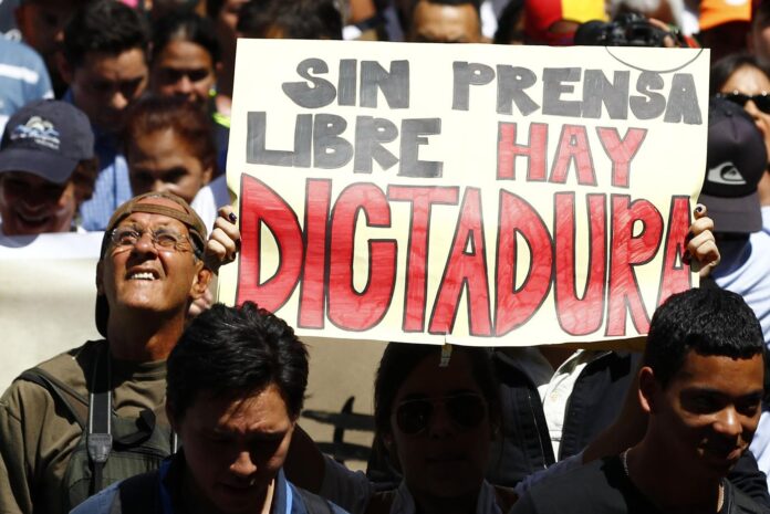 Crece represión en Venezuela contra la prensa a través de periodistas presos o con orden de captura Crece represión en Venezuela contra la prensa a través de periodistas presos o con orden de captura