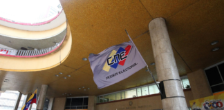 CNE da 48 horas a José Brito para adherir postulación ya inscrita con tarjeta de Primero Justicia Unión Europea retira sanciones a cuatro rectores del CNE para "apoyar esfuerzos para unas elecciones democráticas"