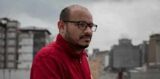 Ipys Venezuela: A Carlos Julio Rojas se le impide el contacto con su familia Espacio Público: No se permitió a Carlos Julio Rojas designar abogados