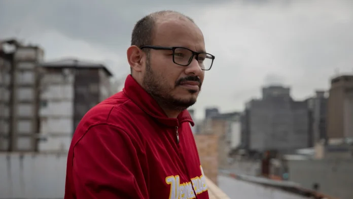 Ipys Venezuela: A Carlos Julio Rojas se le impide el contacto con su familia Espacio Público: No se permitió a Carlos Julio Rojas designar abogados