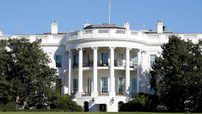The Washington Post: Estados Unidos permitiría que continúen negocios petroleros limitados en Venezuela Estados Unidos reimpondrá sanciones a Venezuela si no existen avances para realizar elecciones libres