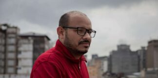 Carlos Julio Rojas cumple 43 días detenido en El Helicoide: familiares señalan que tiene problemas de salud Carlos Julio Rojas cumple 43 días detenido en El Helicoide: familiares señalan que tiene problemas de salud