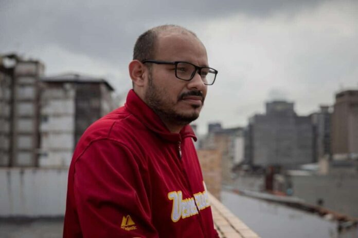 Carlos Julio Rojas cumple 43 días detenido en El Helicoide: familiares señalan que tiene problemas de salud Carlos Julio Rojas cumple 43 días detenido en El Helicoide: familiares señalan que tiene problemas de salud