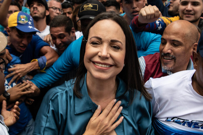 María Corina Machado: «Edmundo González Urrutia es un hombre serio y honorable, y yo les pido que voten por él» María Corina Machado: «Edmundo González Urrutia es un hombre serio y honorable, y yo les pido que voten por él»