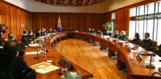 Corte Constitucional en Colombia prohíbe que se soliciten requisitos fuera de ley a los venezolanos cuando pidan su tarjeta de profesionales Corte Constitucional en Colombia prohíbe que se soliciten requisitos fuera de ley a los venezolanos cuando pidan su tarjeta de profesionales