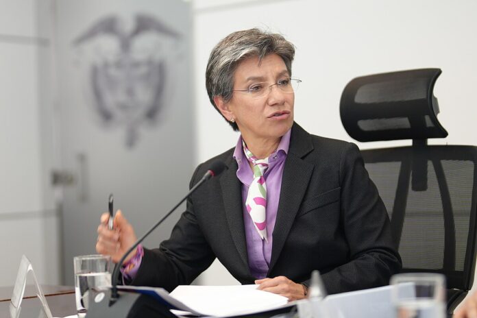 La exalcaldesa de Bogotá Claudia López tras ser deportada por la dictadura de Nicolás Maduro: «Este régimen se va a acabar el domingo» La exalcaldesa de Bogotá Claudia López tras ser deportada por el régimen de Nicolás Maduro: "Este régimen se va a acabar el domingo"