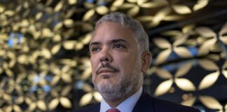 Iván Duque: «Si pretende Maduro robarse las elecciones, la comunidad internacional debe intervenir con la judicialización por crímenes lesa humanidad ante los tribunales internacionales» Iván Duque: "Si pretende Maduro robarse las elecciones, la comunidad internacional debe intervenir con la judicialización por crímenes lesa humanidad ante los tribunales internacionales"