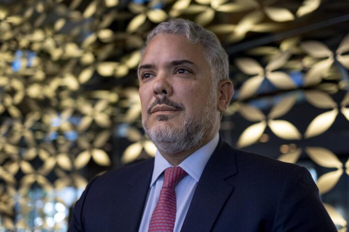 Iván Duque: «Si pretende Maduro robarse las elecciones, la comunidad internacional debe intervenir con la judicialización por crímenes lesa humanidad ante los tribunales internacionales» Iván Duque: "Si pretende Maduro robarse las elecciones, la comunidad internacional debe intervenir con la judicialización por crímenes lesa humanidad ante los tribunales internacionales"