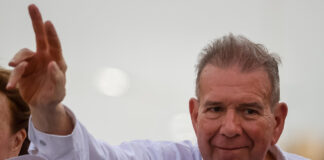 Edmundo González Urrutia exhorta a la población venezolana a no dejarse amenazar y manipular: «Con tu voto iniciaremos el camino de la reconciliación de todos los venezolanos» Edmundo González Urrutia exhorta a la población venezolana a no dejarse amenazar y manipular: "con tu voto iniciaremos el camino de la reconciliación de todos los venezolanos"