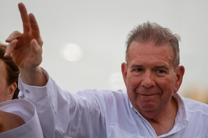 Edmundo González Urrutia exhorta a la población venezolana a no dejarse amenazar y manipular: «Con tu voto iniciaremos el camino de la reconciliación de todos los venezolanos» Edmundo González Urrutia exhorta a la población venezolana a no dejarse amenazar y manipular: "con tu voto iniciaremos el camino de la reconciliación de todos los venezolanos"