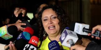 Angélica Lozada denuncia que régimen de Nicolás Maduro dejaría entrar a senadoras colombianas al país porque son afines a sus políticas Angélica Lozada denuncia que régimen de Nicolás Maduro dejaría entrar a senadoras colombianas al país porque son afines a sus políticas