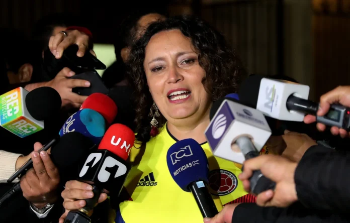Angélica Lozada denuncia que régimen de Nicolás Maduro dejaría entrar a senadoras colombianas al país porque son afines a sus políticas Angélica Lozada denuncia que régimen de Nicolás Maduro dejaría entrar a senadoras colombianas al país porque son afines a sus políticas