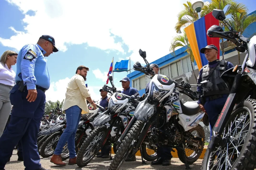 Funcionarios de PoliMonagas amenazan con asesinar a dirigente sindical Regulo Reina durante el intento de su detención Funcionarios de PoliMonagas amenazan con asesinar a dirigente sindical Regulo Reina durante el intento de su detención