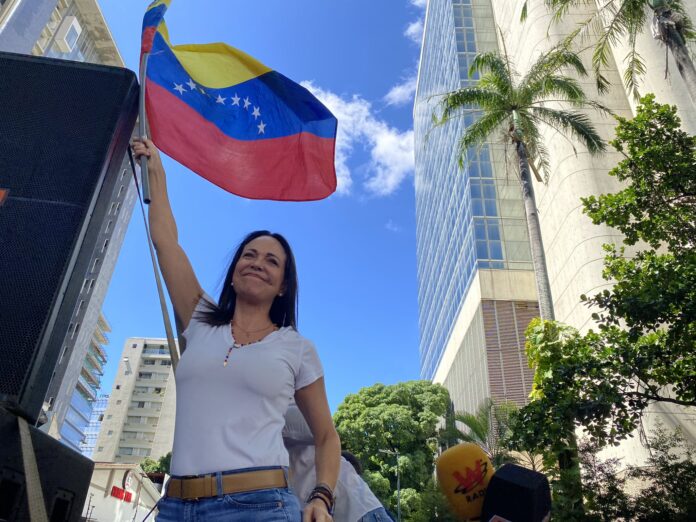 María Corina Machado llama a vigilia el #28Jul: «En los centros de votación hasta el final» María Corina Machado en conmemoración del #5jul: "La Fuerza Armada Nacional será uno de los protagonistas esenciales de las transformaciones requeridas por la sociedad democrática que se avecina"