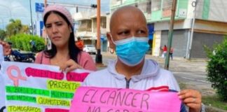 Pacientes oncológicos protestan en Barquisimeto-Lara por falta de insumos para cumplir con sus tratamientos Pacientes oncológicos protestan en Barquisimeto-Lara por falta de insumos para cumplir con sus tratamientos