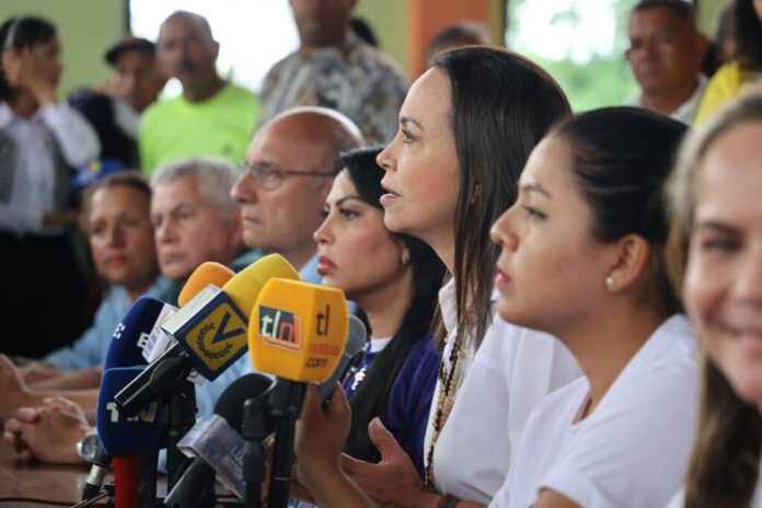 María Corina Machado afirma que la salud Edmundo González Urrutia está «estupenda»: «El que no ha agarrado un pestón en campaña, no ha estado en campaña» María Corina Machado afirma que la salud Edmundo González Urrutia está "estupenda": "El que no ha agarrado un pestón en campaña, no ha estado en campaña"