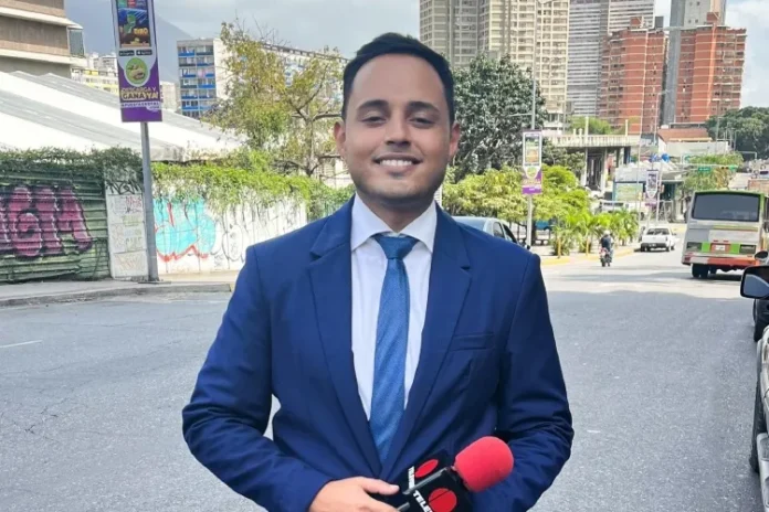 Periodista Mauricio Cruz denuncia agresión de presuntos funcionarios de la Dgcim en Las Mayas Periodista Mauricio Cruz denuncia agresión de presuntos funcionarios de la Dgcim en Las Mayas