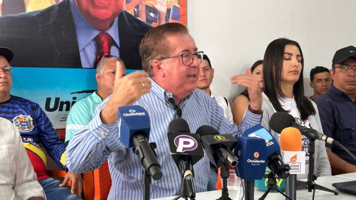 César Pérez Vivas exhorta a Elvis Amoroso a ponerle freno al «rosario de delitos electorales que Maduro» César Pérez Vivas exhorta a Elvis Amoroso a ponerle freno al "rosario de delitos electorales que Maduro"