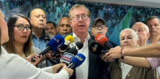 César Pérez Vivas: «Yare y Tocuyito son los campos de concentración de Nicolás Maduro» César Pérez Vivas: "Llamamos a los venezolanos a la tranquilidad, vamos a votar, vamos a votar en paz"