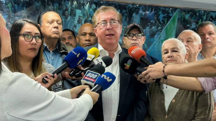 César Pérez Vivas tilda de «fascismo puro» el interés del régimen de Nicolás Maduro de tipificar delito el uso de redes sociales César Pérez Vivas: "Llamamos a los venezolanos a la tranquilidad, vamos a votar, vamos a votar en paz"