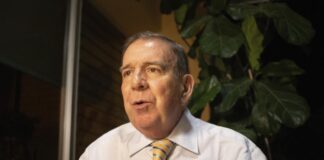 Edmundo González Urrutia promete combatir la «minería ilegal que ha destruido el ambiente» en Venezuela Edmundo González Urrutia promete combatir la "minería ilegal que ha destruido el ambiente" en Venezuela